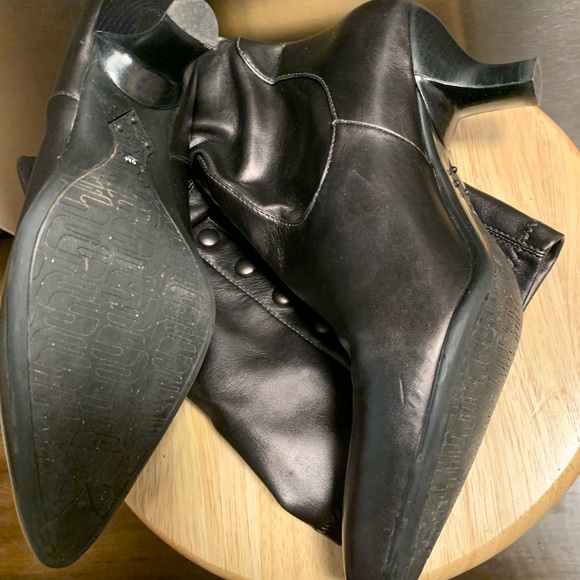 Boots - Picture 4 of 8